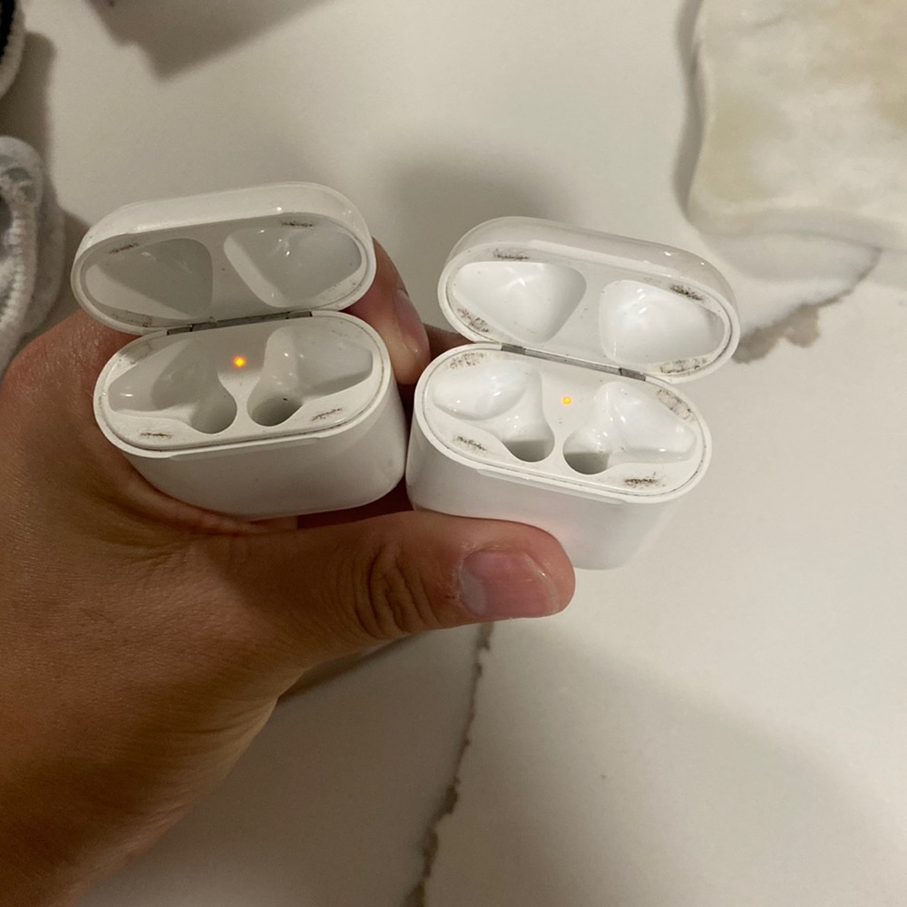 Apple AirPods charging case.